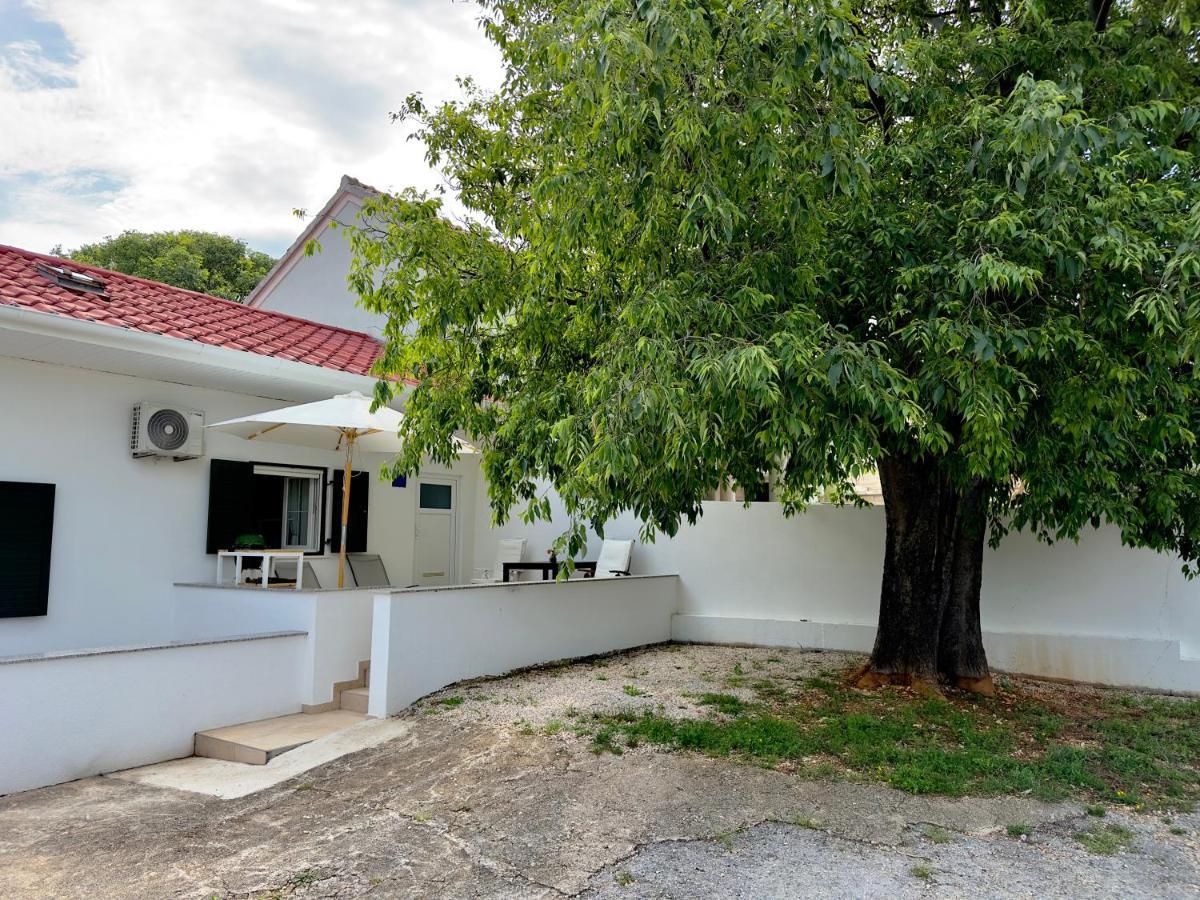 Matek Family & Studio Apartment Rovanjska Exterior foto