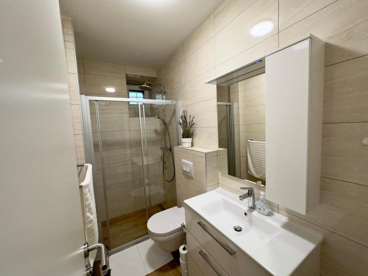 Matek Family & Studio Apartment Rovanjska Exterior foto